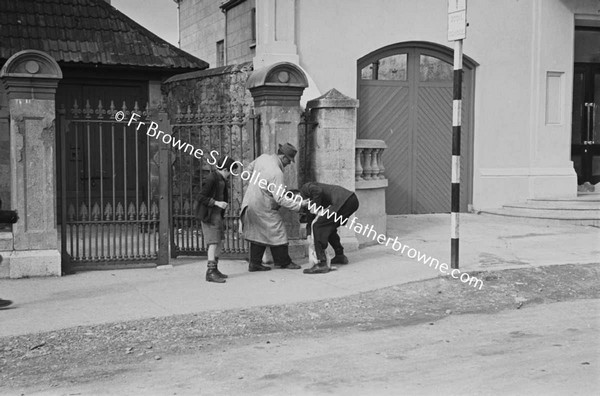 PIG FAIR CATCHING A PIG